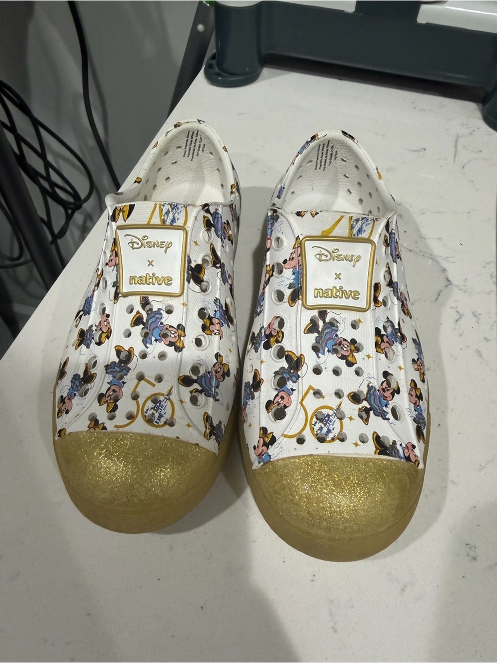 Native Shoes Kids White & Gold Mickey Print Slip-Ons